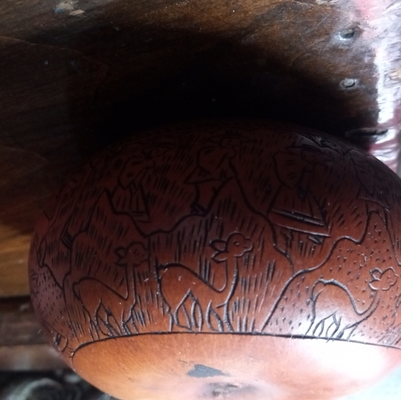 Vintage Peruvian hand carved gourd - Picture 5 of 8